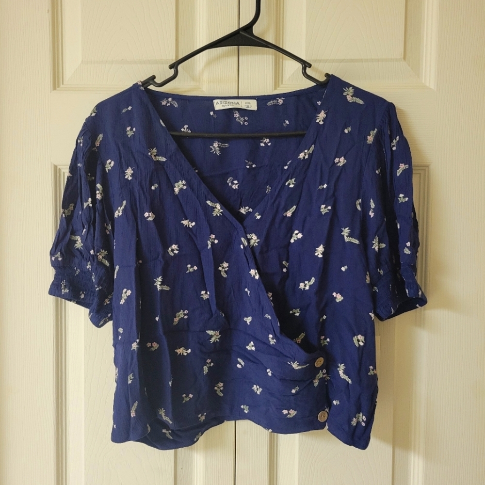 Arizona Jean Co. XXL Peacoat Floral Crop Top